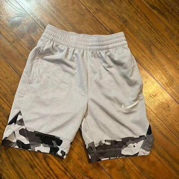 Nike youth small shorts  - Picture 1 of 3